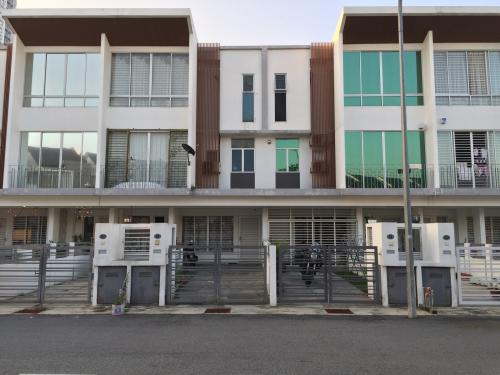 Townhouse Cascadia Lake Vista Taman Tasik Prima Puchong